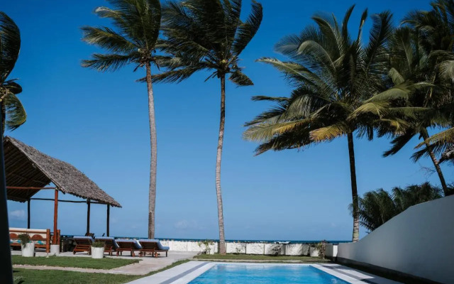 Oasys House - Beautiful Private Beach Front Home