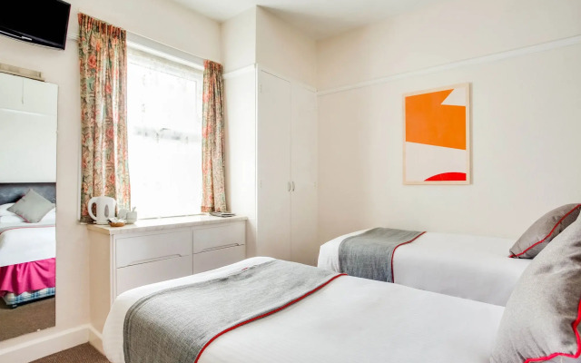 OYO Godolphin Arms Hotel