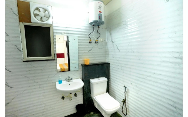 OYO Flagship 70002 Gupta Residency