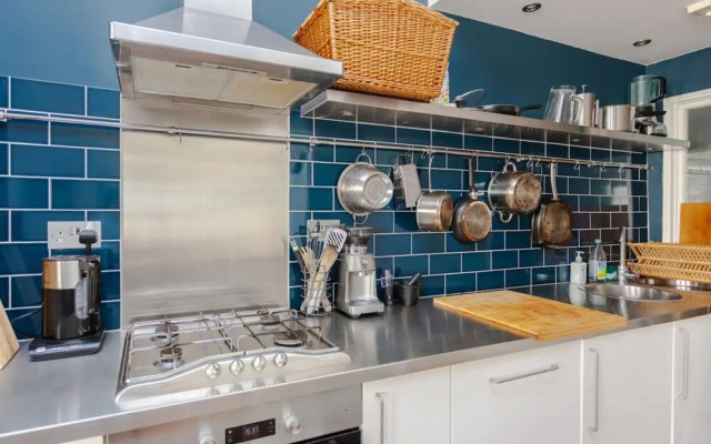 Spacious 1 Bedroom Apartment in Brighton Beside the Sea
