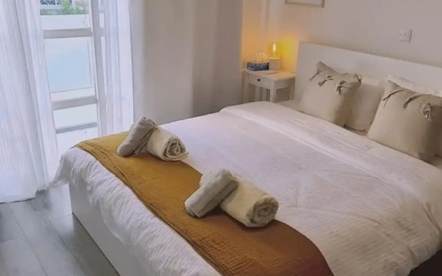 29 LIM - Downtown Retreat