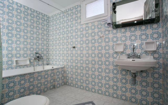 Johns Rooms & Studios