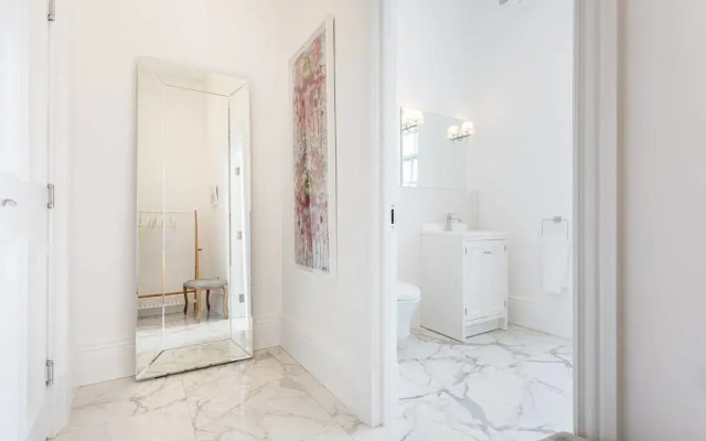 Luxury 4-bedroom Townhouse in Prestigious West End
