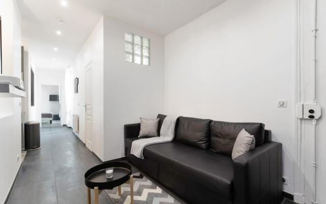 Beautiful Quiet Designer Apartment in Paris
