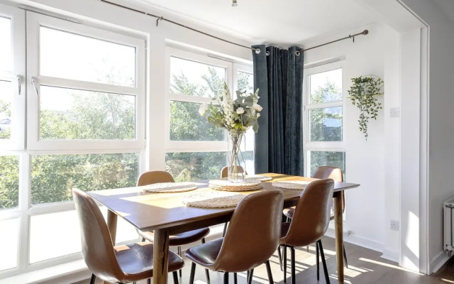 JOIVY Stunning 2-Bed Flat W/ Free Parking
