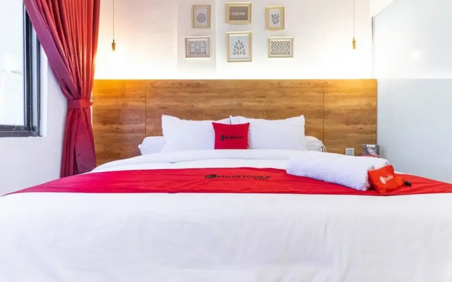 RedDoorz Plus near Ringroad City Walks Medan 2