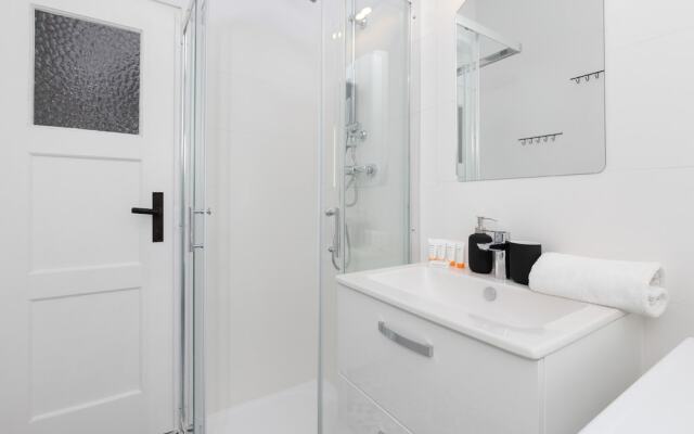Apartment by the Park Gdynia by Renters