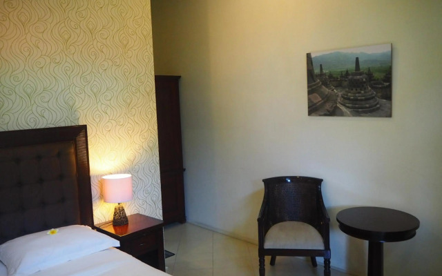 The Gecho Inn Town