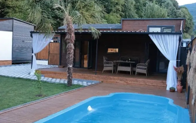 The Jungle Bungalov