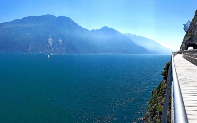 Casa Nonno Sergio Lake View by Gardadomusmea