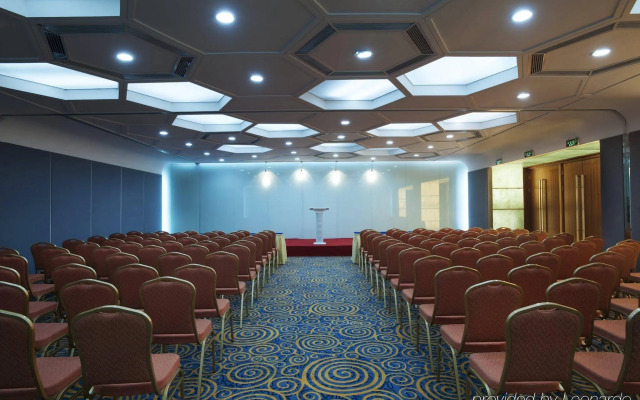 Tianjin Binhai Saint Light Hotel