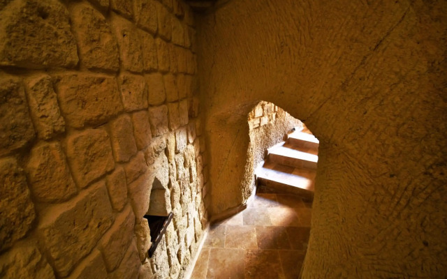 Under Cave Hotel