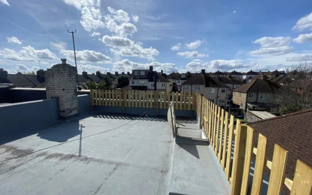 Leslie Road Retreat - Charming 4-bed House