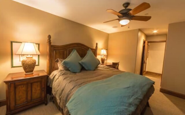 Condo with Onsite Pool & Hot Tub, Free WiFi & Garage Parking by RedAwning