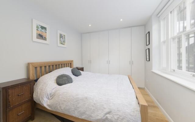 Contemporary 2 Bedroom Notting Hill Apartment