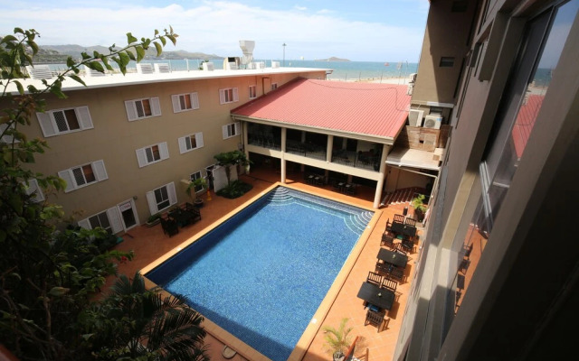 Ela Beach Hotel & Apartments