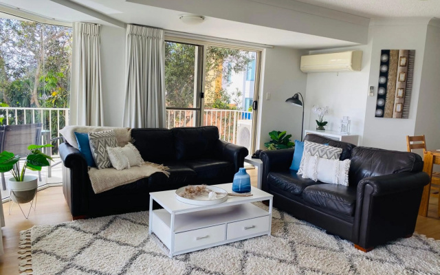 Steps From The Beach 3br Apt FREE Wifi,Pool,Parking,Apple TV – Guest Rooms – Mudjimba