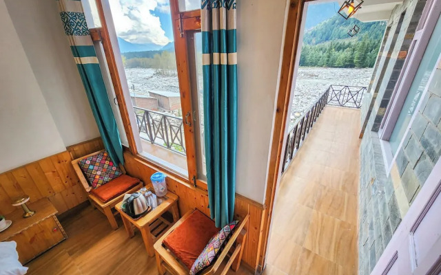 Singh Saab Rooms & Cafe