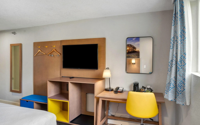 Days Inn by Wyndham Omaha/West Dodge