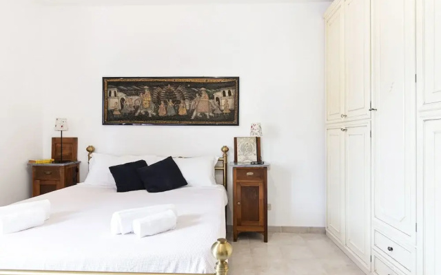 Pisa Hospital Apartment with Parking and Balcony