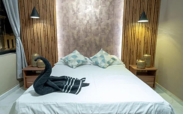 3BR  w Arcade 1 Block from Lleras Park