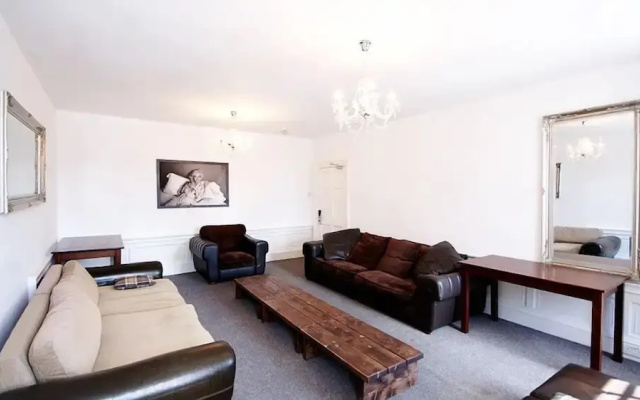 Edinburgh Princes Street Top Floor Apt