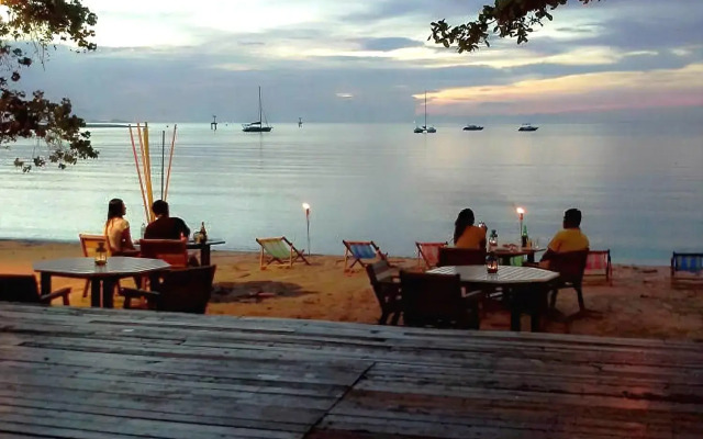 Think & Retro Cafe Lipa Noi Samui