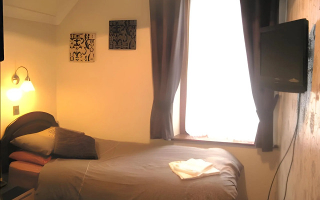 Tanes Hotel