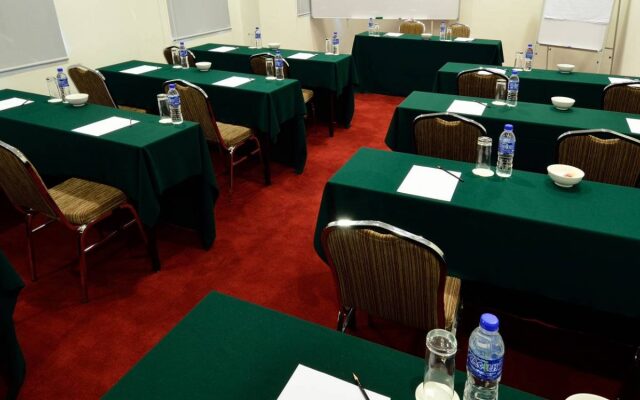 Holiday Villa Hotel & Suites