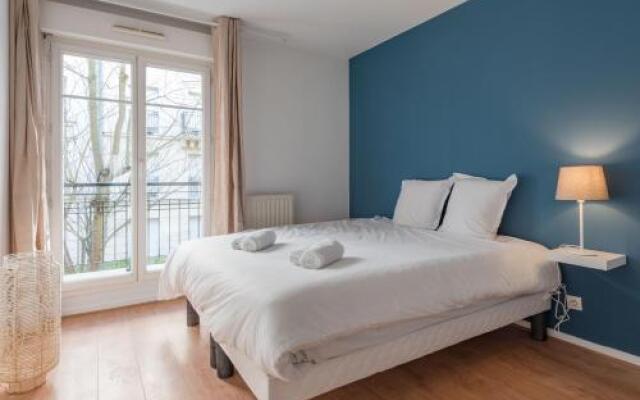 Standing apartment in Disneyland BMYGUEST