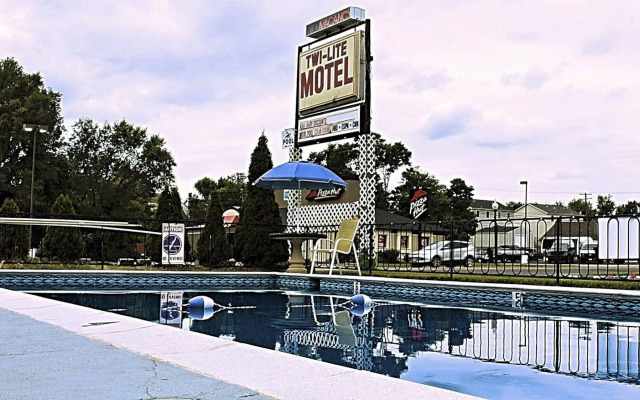 Twi-Lite Inn