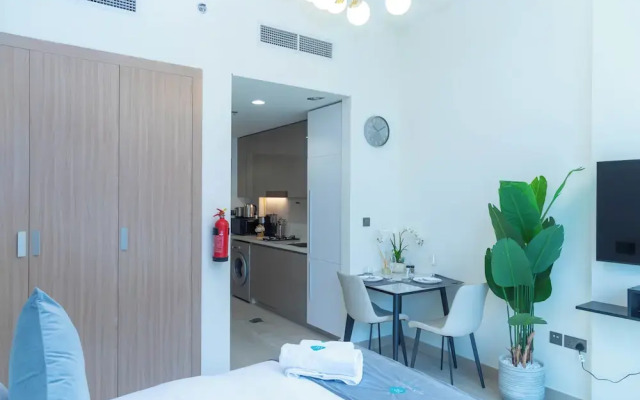 Bloomfields Deluxe STU Azizi Riviera