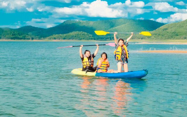 Kaengkrachan Boathouse Paradise Resort