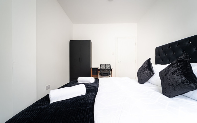 LUX 2bdr Flat Near LTN Airport City Centre