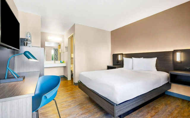 Motel 6 Kirkland, WA - North Kirkland