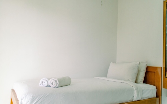 Minimalist and Homey Studio Room at Amazana Serpong Apartment – Guest Rooms – South Tangerang