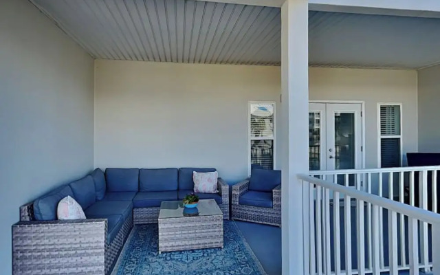 Pavilion Palms #103b