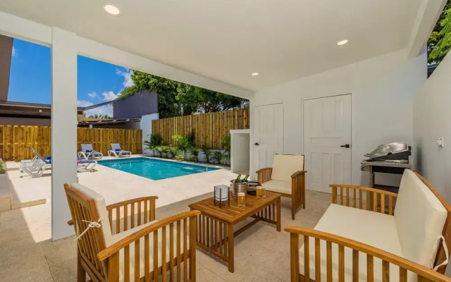 Brand NEW Private Pool King Beds Palmbeach