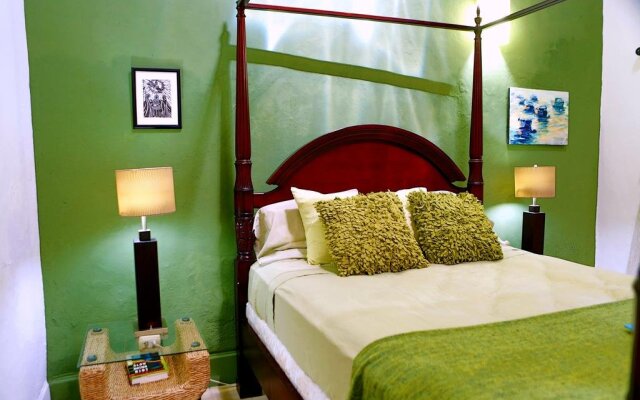 La Pantera Negra Gallery and B&B