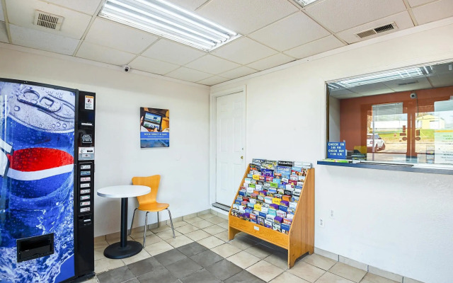 Motel 6-Blue Springs, MO