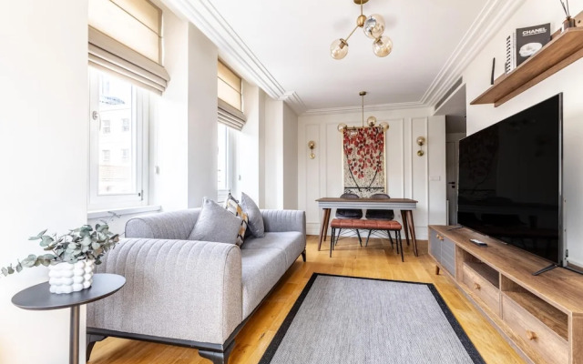 Sleek Flat 6 min to Istiklal Ave in Beyoglu