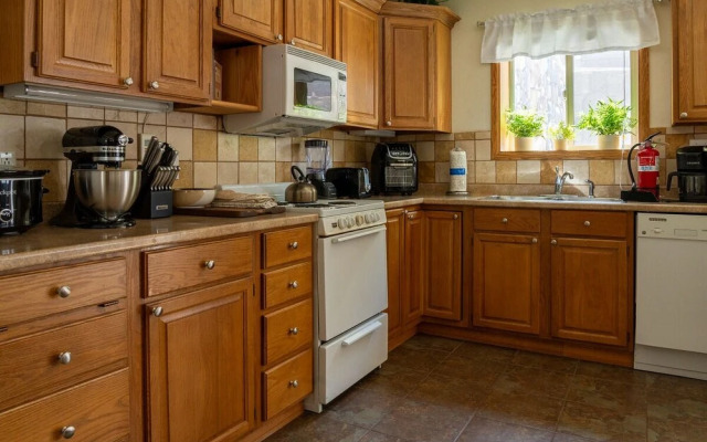 Alpenglow One Bedroom One Bath A18
