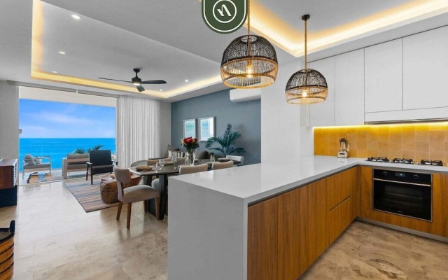 New Stylish 1 BR Condo - Ocean Views - Flex Room