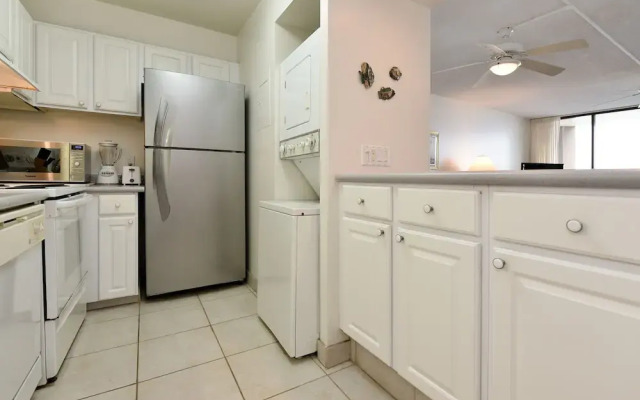 Valley Isle #808 2 Bedroom Condo by RedAwning