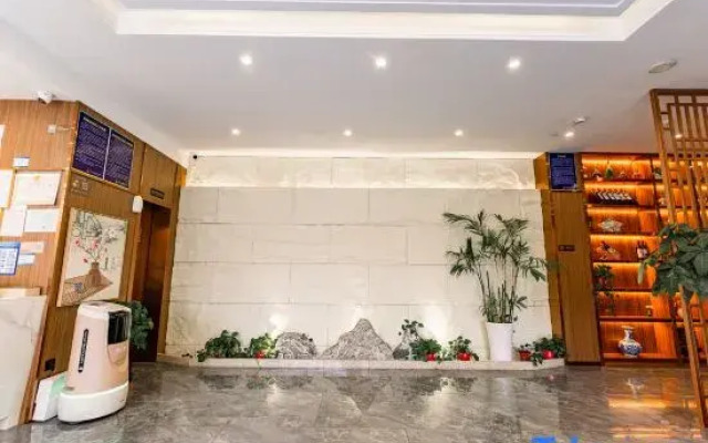 Qingmu Platinum Hotel (Nanjing Lishui Qinyin Avenue Branch)