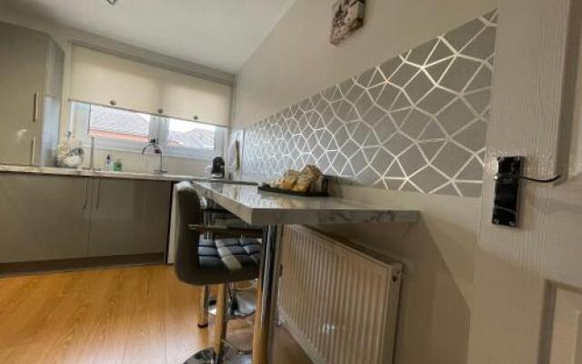 Hla - King Court Apartment 2