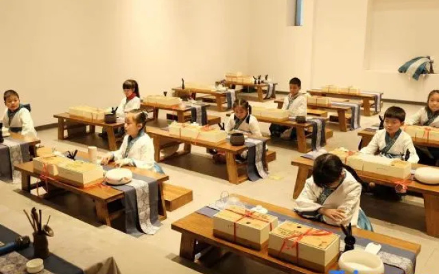 Qingchengdao Chashanfang Tea Culture Private Hot Spring Hotel – People – Chengdu