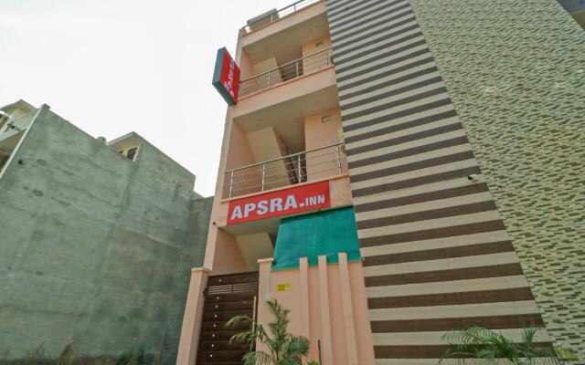 OYO 76432 Apsra Inn