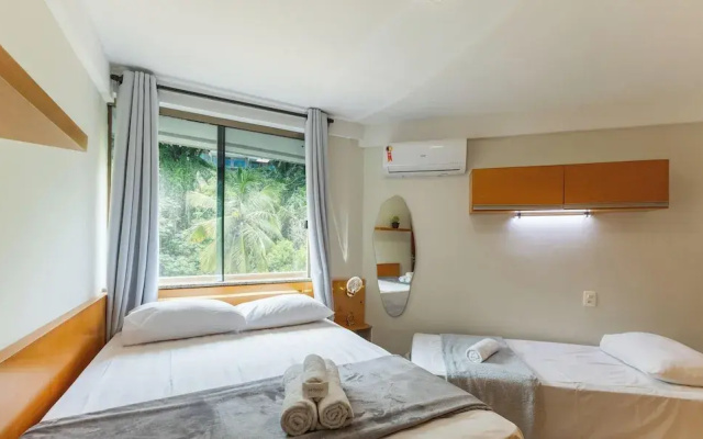 Apt w/ Balcony Steps From the Sea, Ilheus Erw0301
