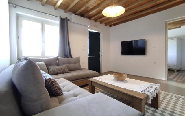 Traditional suites in Chora Kythnos #6